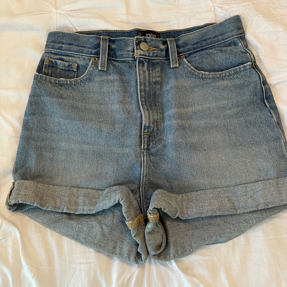 Lightwash Urban Outfitters Mom Jean shorts